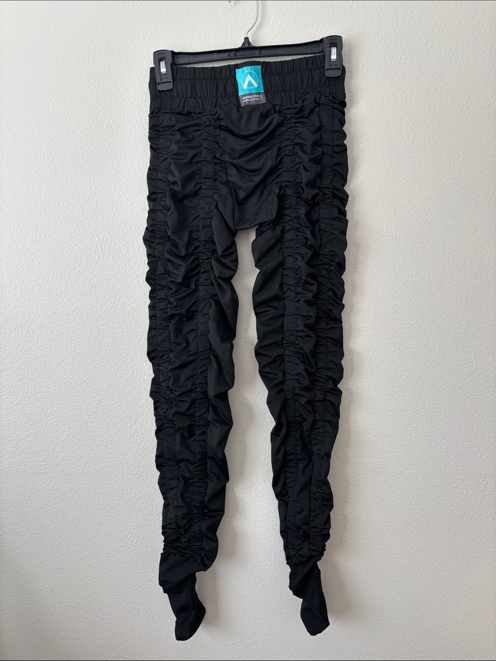 NWOT AGOGIE +20 Resistance Pants Black size Medium ruched tights workout sweat